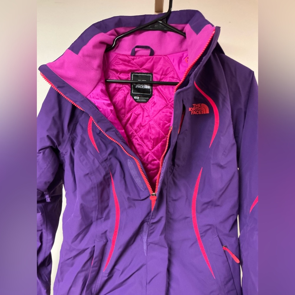 The North Face Women's Purple and Pink Ski Jacket - Picture 3 of 6